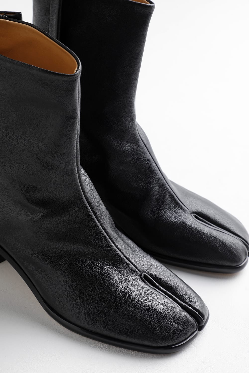 Maison Margiela Tabi Ankle Boots 6cm Introducing product details!