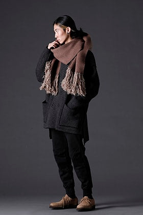 The Viridi-anne 22-23AW styling of a knit blouson and big scarf