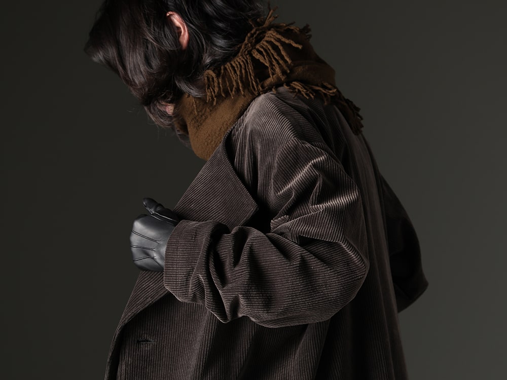 Yohji Yamamoto / UMA WANG / DENTS 2024SS - Coat made of brown corduroy fabric - HE-D01-026(Left Front Layered Dress) UA0221(NECK) 15-1100-Black(Elton Unlined Touch Screen Leather Glove Black) - 2-005