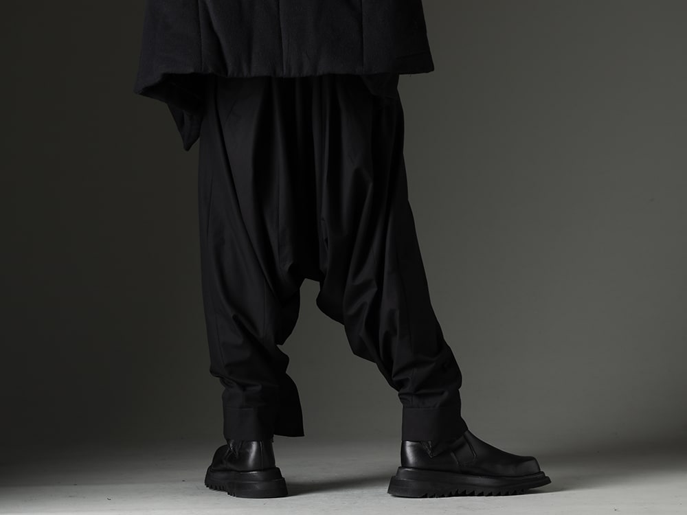 JULIUS 2024PS - Wide Sarouel Pants with a Relaxed, Oversized Silhouette - 837PAM14(Viscose/Cotton Cinz Cloth Wide Sarrouel Pants) 847FWM1(Cow Leather Side Zip Boots) - 3-004