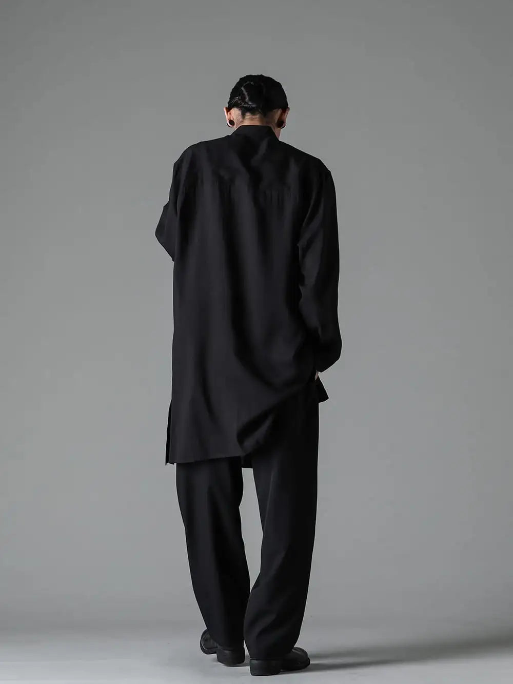 Yohji Yamamoto 24SS STYLING - Minimalistic Style in Black - HS-B10-200-Shaka Button Blouse - HS-P01-140-String Pants - 788ZX-Back Zip Boots Double Sole Wide Model - Horse Full Grain Leather 1-003