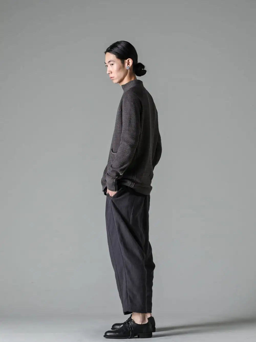 DEVOA 23-24AW - Zip-up knit for versatile wear.  - SKD-TCSC-Mad-Gray-Knit Jacket High Twist Cotton Stripe Mud Gray - CSC-HDC3-Black-Long Sleeve Soft Jersey Black 3-002