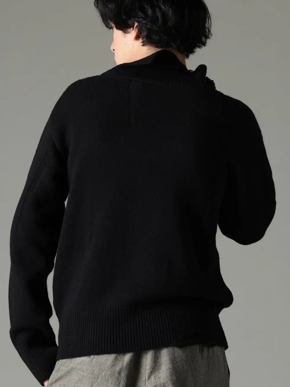 KLASICA 23-24AW  - Unifying with Uniquely Designed Items - 23C-TRK-084-CAVE-BORO-Black Tech Destroyed Turtle Neck knit CAVE-BORO Black 2-0010