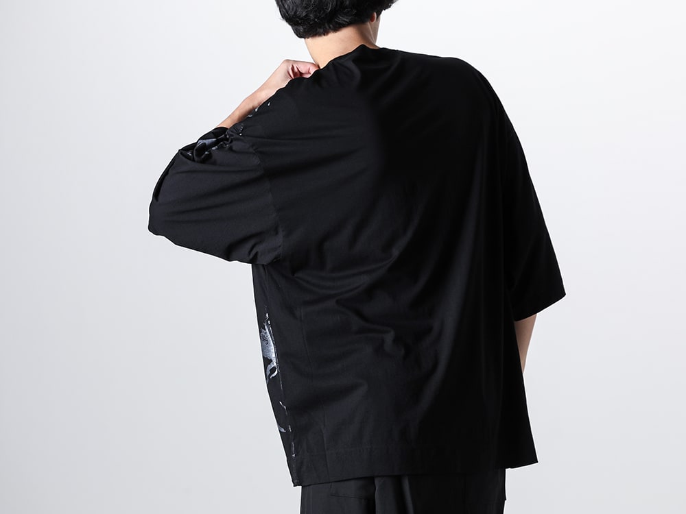 JULIUS 2024SS - Delivery from JULIUS 2024SS collection has started! Now in stock both in stores and online! - 857CPM1-Black(Cotton/Modal Jersey Print Big Kite T-shirt) - 1-006