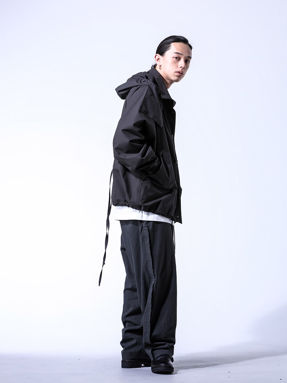 Norwegian Rain / Yohji Yamamoto / WERKSTATT:MÜNCHEN / Y's for men / Guidi 2024SS styling - Light outerwear that adds volume to the upper body - Harmattan-Unisex-Cropped-Black(Harmattan Unisex Cropped Black) HS-T03-070(Crew Neck Long Sleeve T-Shirt Off White) M3841(Necklace Medallion) MS-P29-028(Decorative Cloth Pants) 795BZV_N(Norwegian welted Vibram-sole Back Zip Race Up Boots Horse Full Grain) - 1-002