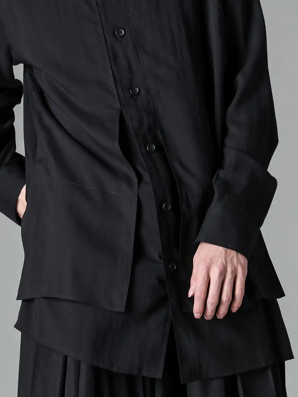 Yohji Yamamoto 24SS(Spring Summer) - Yohji Yamamoto & Y's for men 24SS collection Style #3 - MS-B20-216-Same Color Stitch Pocket Blouse - HS-P74-825-Sarouel Pleats Pants 3-004