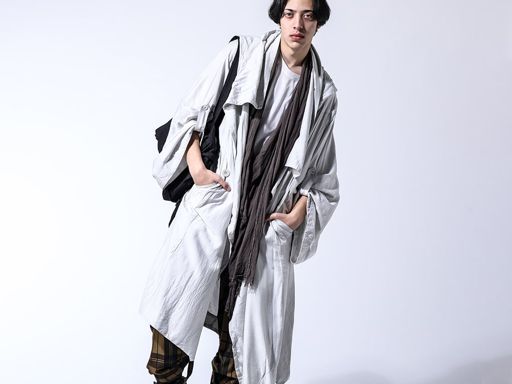 JULIUS 2024SS - Using bamboo material that excels both in appearance and practicality. - 857COM1-Plaster(Silk / Bambooo Cloth Hooded Robe) 857CUM10-off-plaster(Cotton High Twist SZ Jersery Big Kite T-shirt Off × Plaster) 859STU2-Sand(Rayon Silk Stole Sand) 859BGU1-BK-Black(10.5oz Stretch Denim Gas Mask Boston Bag) - 2-001