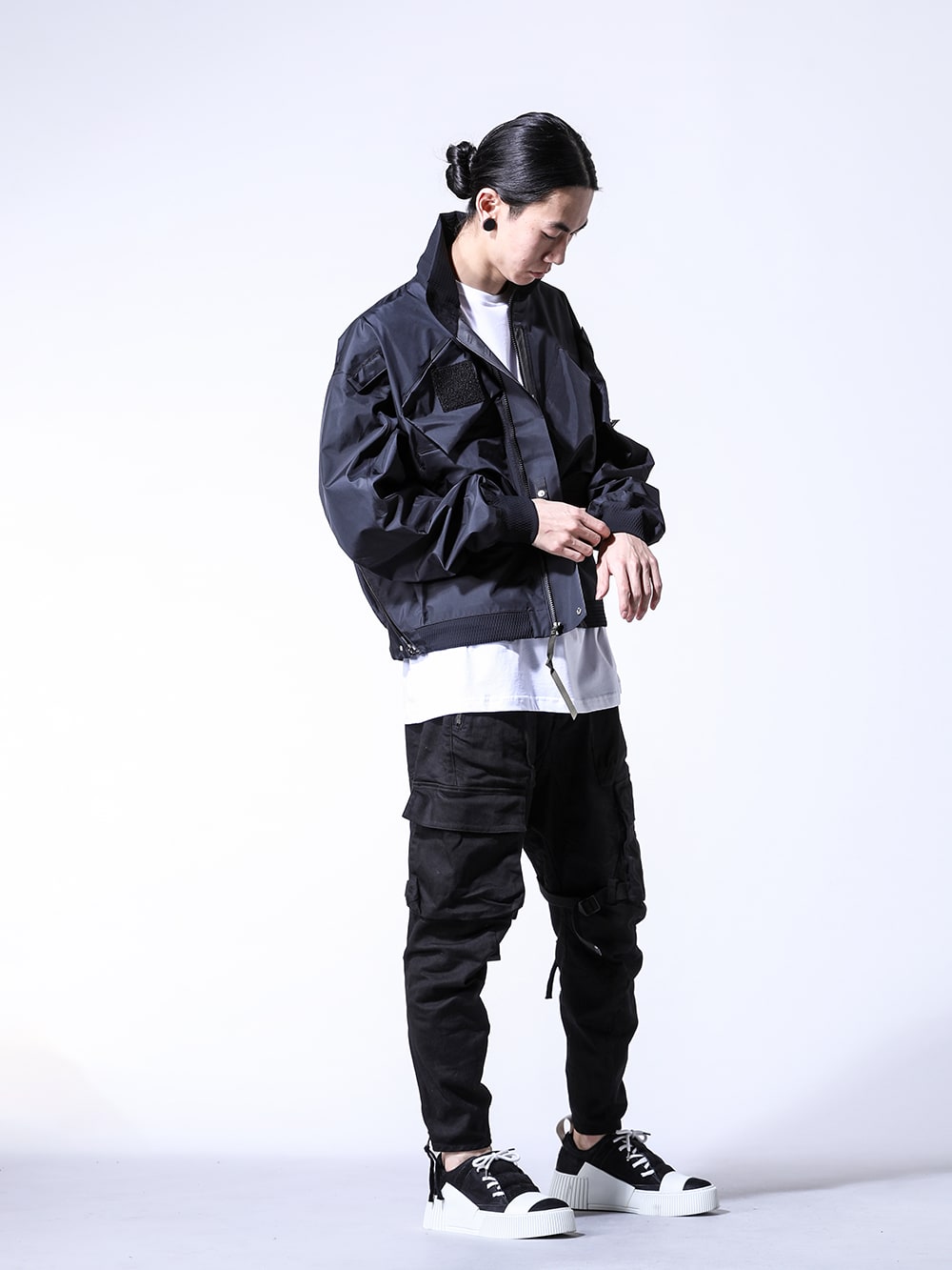 ACRONYM / D.HYGEN / BORIS BIDJAN SABERI 2024SS Styling - High level work with high technology and high quality materials - J123A-GT(Tactical Mods Jacket) S25-PR-C-White(Sleeveless T-shirt White) ST107-0624S(Stretch Denim Cargo Cropped Pants) BAMBA2.1-LEATHER-WHITE-SOLE(BAMBA2.1 LEATHER / WHITE SOLE) - 1-002