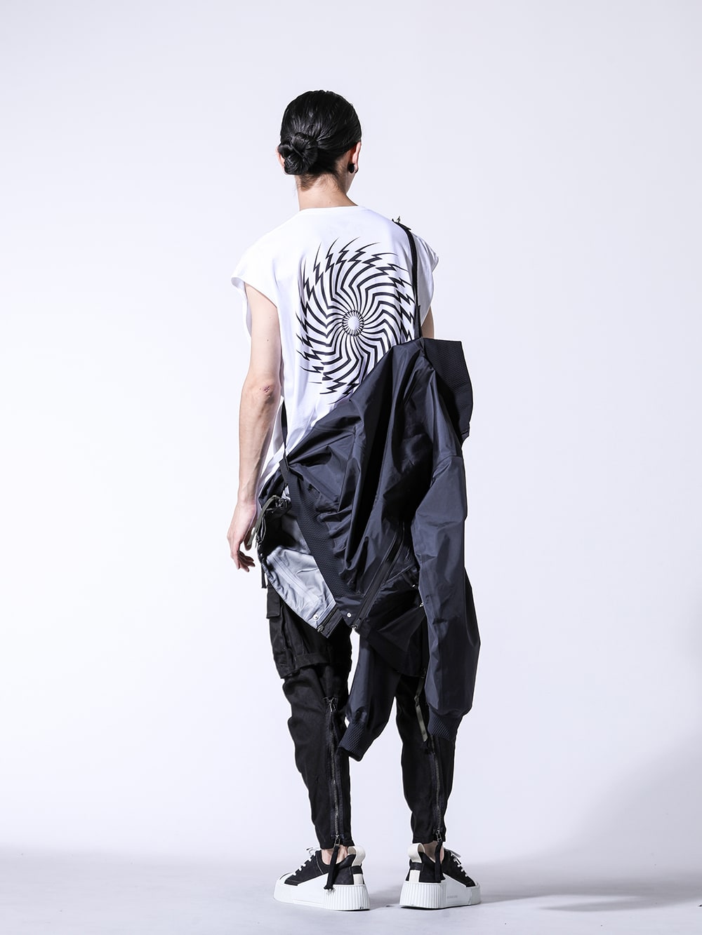 ACRONYM / D.HYGEN / BORIS BIDJAN SABERI 2024SS - A one-of-a-kind style created by unique pattern-making. - J123A-GT(Tactical Mods Jacket) S25-PR-C-White(Sleeveless T-shirt White) ST107-0624S(Stretch Denim Cargo Cropped Pants) BAMBA2.1-LEATHER-WHITE-SOLE(BAMBA2.1 LEATHER / WHITE SOLE) - 3-003