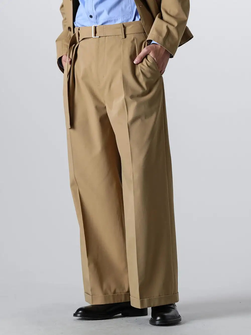 IRENISA 24SS - Belted baggy trousers with a voluminous, leg-flattering silhouette that is typical of IRENISA! - IH-24SS-P029-TB-Camel - Belted Buggy Trousers Camel - IH-22SS-S001-RC - Leather Shoes 3-005