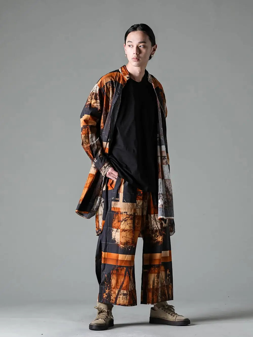 KLASICA 24SS - Harmony between fabric and pattern make-up - 24C-SH42PRT SH-042-Ys-ver Yasu Forest Print Extra Long and wide Shirts/Coat - 24C-DPT023-DAMON Regular Straight Rough Trousers - US9598-Tan Men's Sneakers Tan Tan 3-002