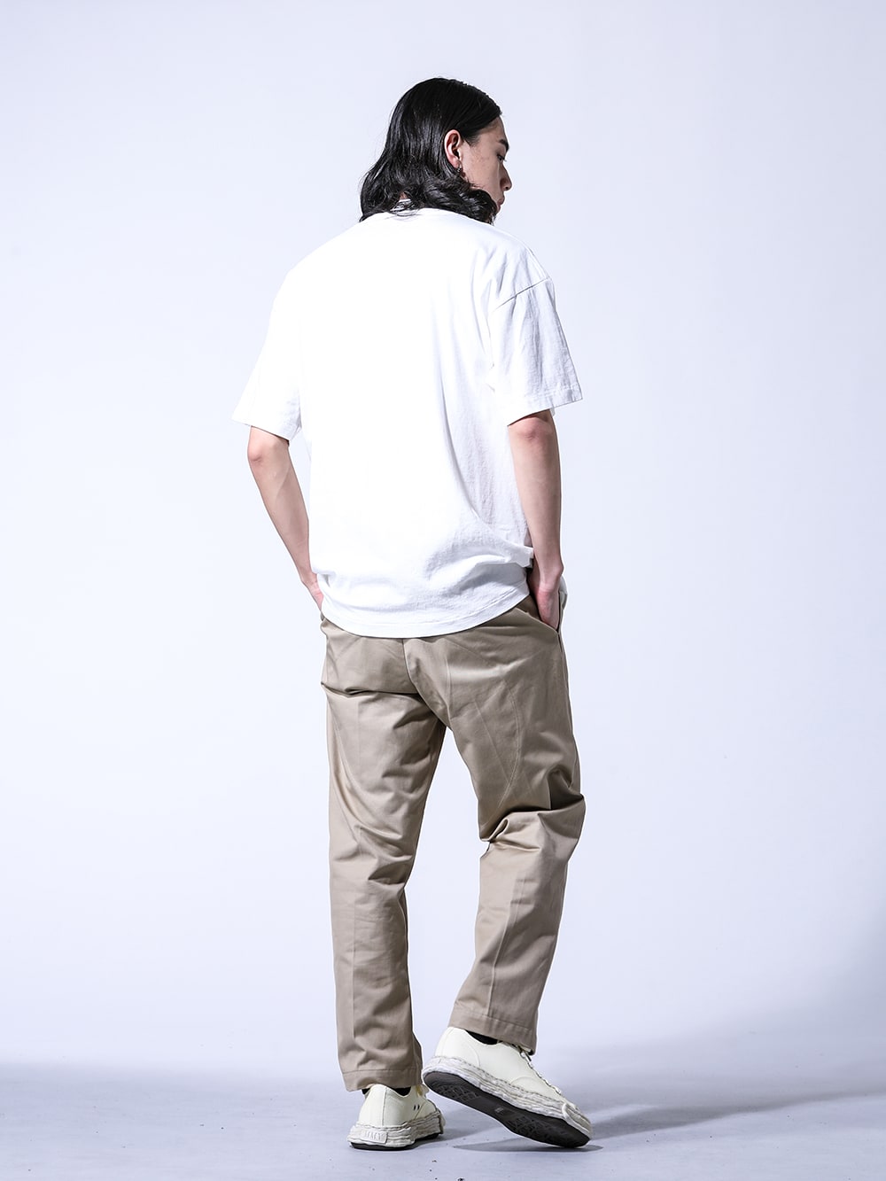 SAINT Mxxxxxx / Maison MIHARAYASUHIRO 2024SS Styling - The main colours are khaki and beige - SM-YS8-0000-011(RIBON SAINT RIBON SAINT Short sleeve T-shirt White × Red) SM-YS8-0000-049(Chino Wide Pants Beige) A12FW706-White(PETERSON 23 canvas garment dye Low-Top sneakers White) - 1-006