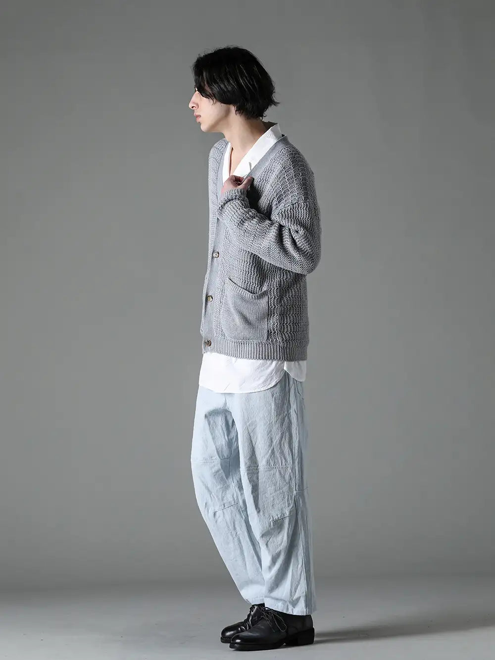 forme d'expression 24SS Styling - Light color coordination that brings out the refreshing feeling of Spring and Summer - UM085 / MG3G ディバーテッド リブカーディガン - HS011 / F71E ペインター シャツ - UP035 / MCCD バギー 5 ポケット パンツ 3.0 - 792Z クラシック ダービーシューズ レースアップ ダブルソール - ホース フルグレイン - 792Z 1-003