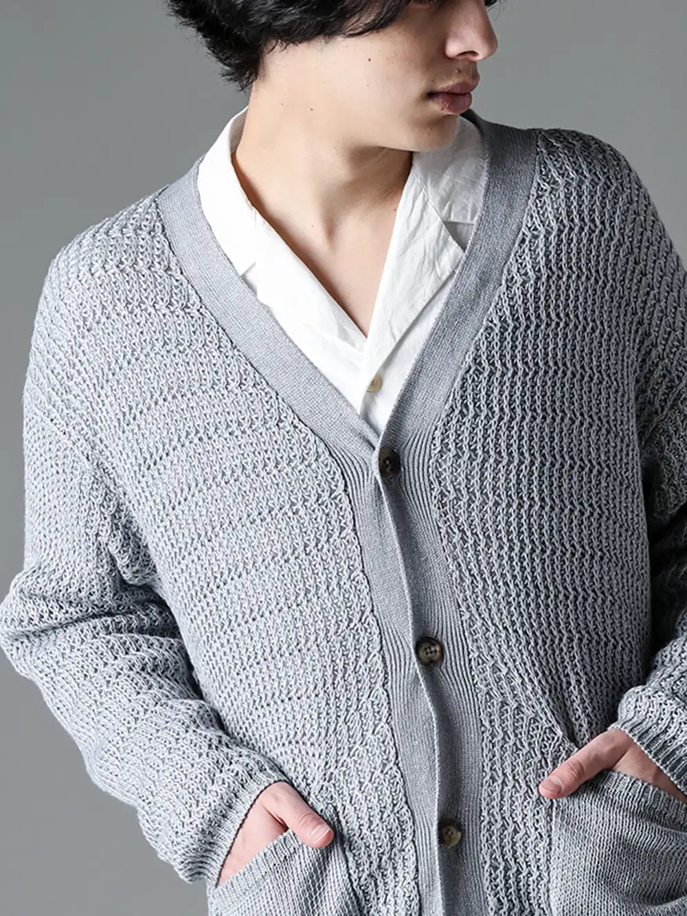 forme d'expression 24SS  - Styling tips for a light gray cardigan to enhance the charm of Spring and Summer - UM085 / MG3G ディバーテッド リブカーディガン - HS011 / F71E ペインター シャツ 2-002