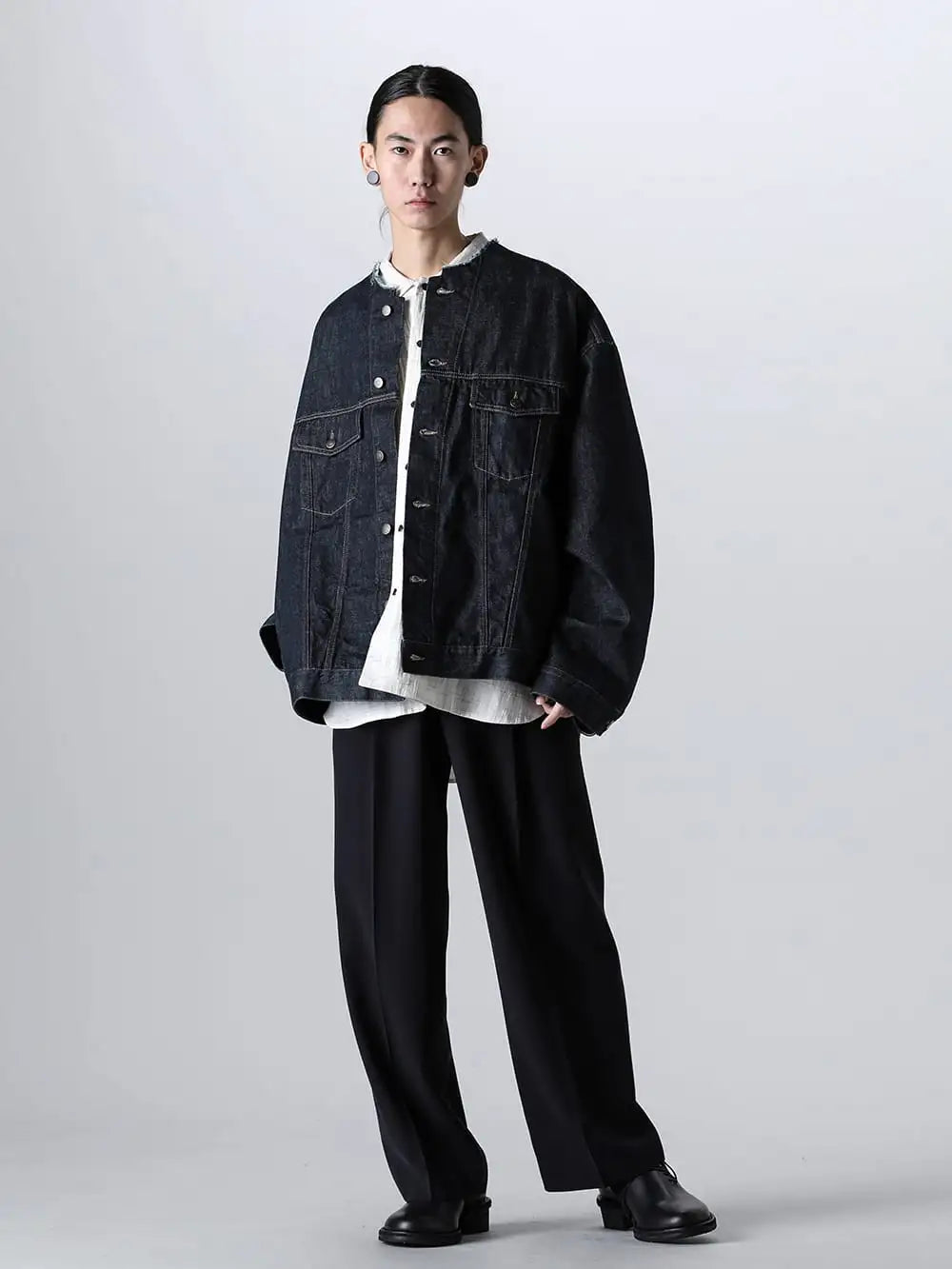 IRENISA 24SS - Select the collarless Denim Jacket as the main outerwear. - S50AM0610 - Denim Jacket - O17SRT1-OFF - SHORT SLEEVE SHIRT Fine Kasuri Shirting OFF - IH-24SS-P018-ND-Dark-Navy - Two Tucks Wide Trousers Dark Navy - VI-3757-09-Black - Diagonal Lace-up Derby Shoes Black 4-001