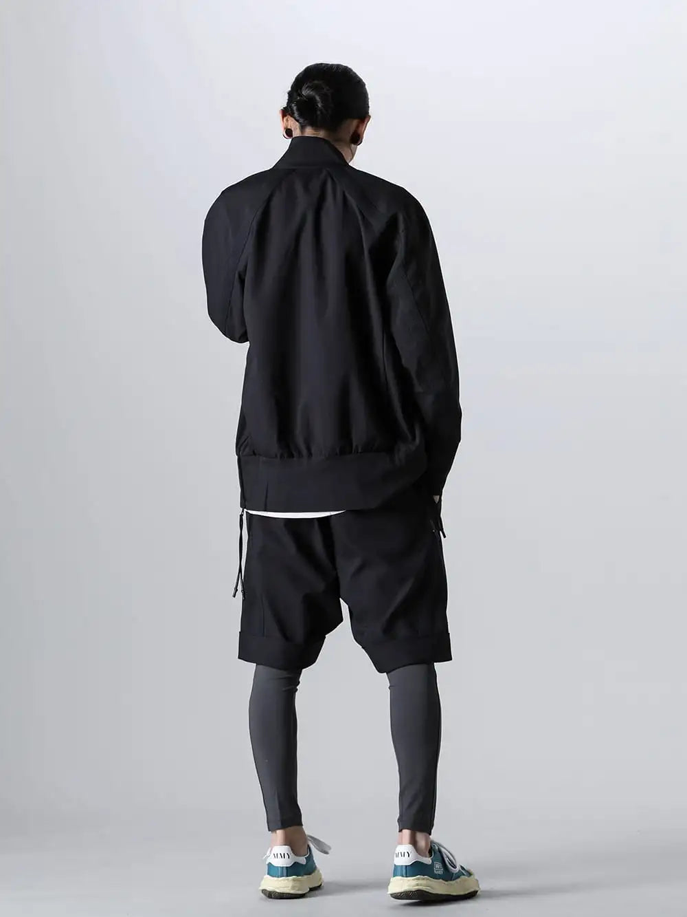 RIPVANWINKLE 24SS styling - A comfortable line track jacket in the early spring is the main item, and Maison Mihara Yasuhiro's BLAKEY adds a casual touch! - RW-618 - Line Track Jacket - RW-626 - Line Buggy Shorts - RB-420-C.Gray - Modal Jersey Leggings C.Gray - A08FW735-Blue-Classic - BLAKEY Original sole canvas Low-Top sneakers Blue Blue 1-003