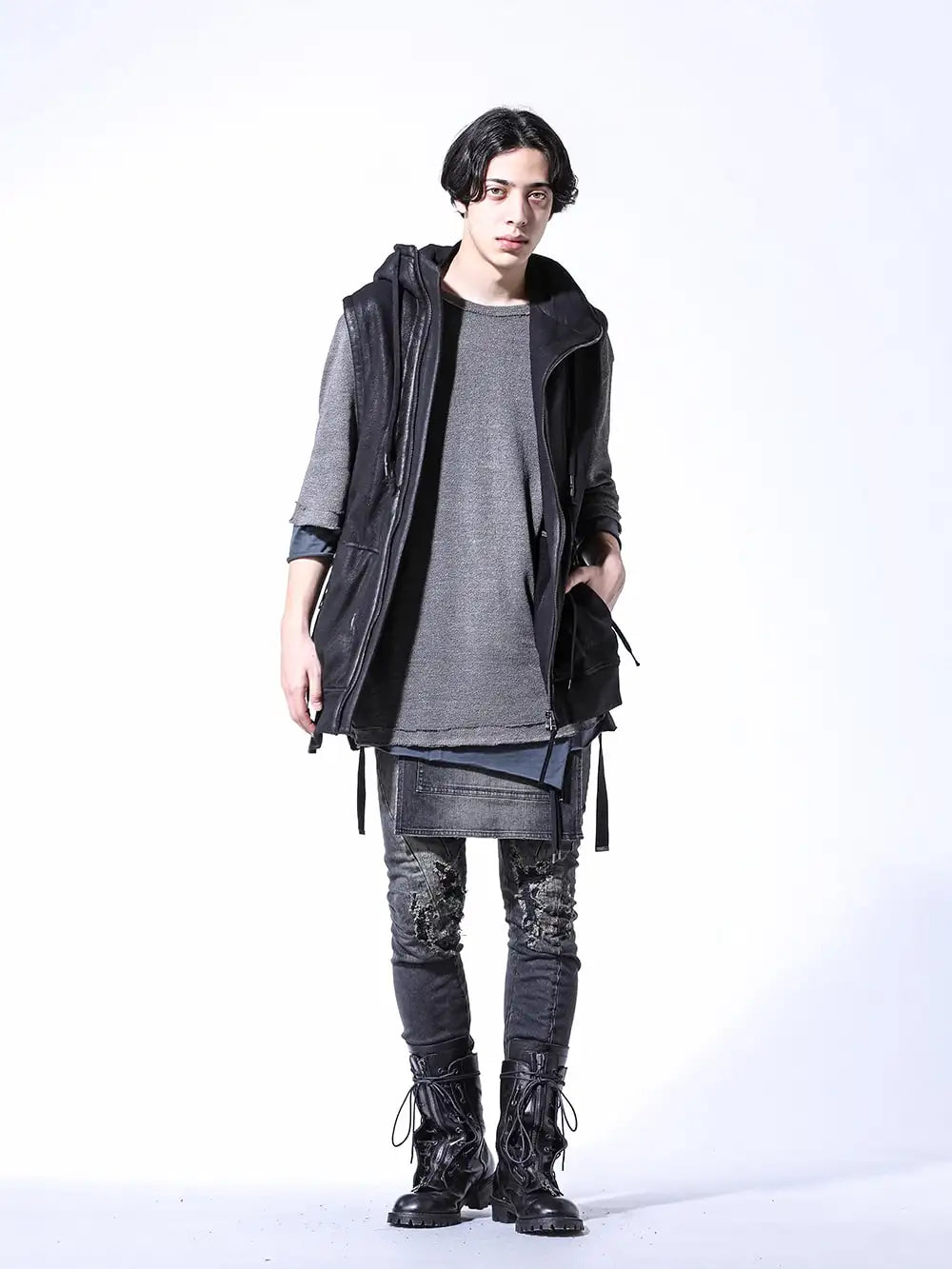 D.HYGEN JULIUS 24SS(Srping Summer) Styling - Hoodie Vest Coordination - ST101-0424S Untwisted Fleece-Line Coate Hooded Vest ST101-1124S Washi x Rayon Knit Layered T-Shirt ST107-0424S Bum Flap Distressed Denim Drop Crotch Slim Pants 859FWM1-Black Cow Skin Long Fireman Boots 1-001