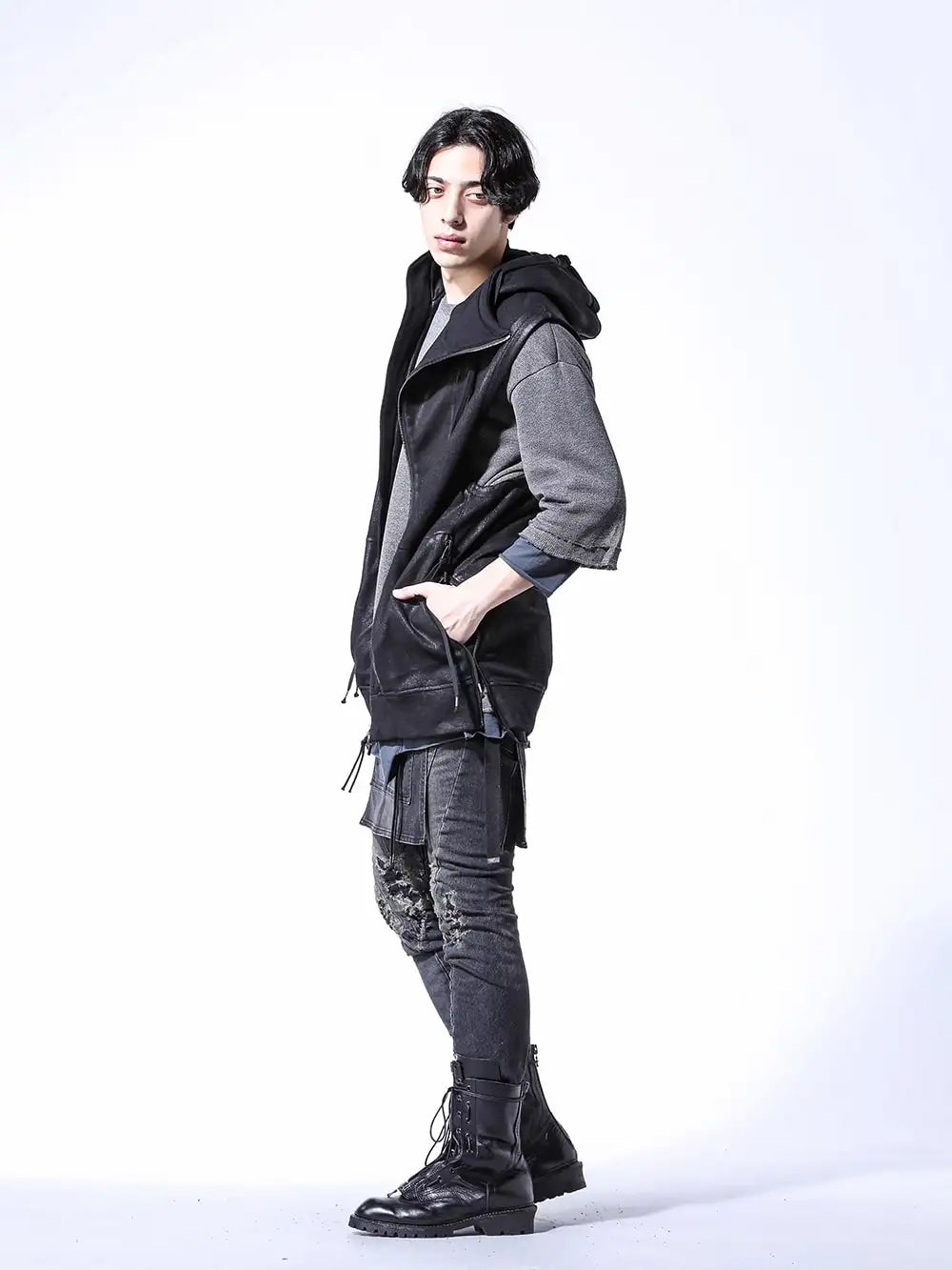 D.HYGEN JULIUS 24SS(Srping Summer) Styling - Hoodie Vest Coordination - ST101-0424S Untwisted Fleece-Line Coate Hooded Vest ST101-1124S Washi x Rayon Knit Layered T-Shirt ST107-0424S Bum Flap Distressed Denim Drop Crotch Slim Pants 859FWM1-Black Cow Skin Long Fireman Boots 1-002