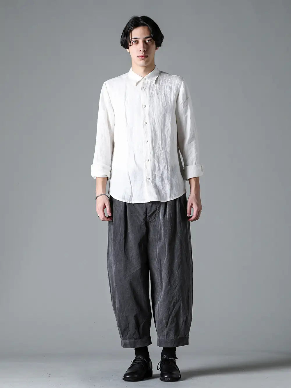 NOUSAN KLASICA 24SS - Khadi fabric made of light cotton - Recommended shirt coordination for this spring and summer - shirt-cotton Yokeless Shirt Cadi Cotton Canvas - 24C-TRZ017-GOSSE-ND-ver Tucked x2 Trousers - 992x-black-guidi Classic Derby Shoes Laced Up Single Sole - Horse Full Grain - 992X Black ブラック 1-001