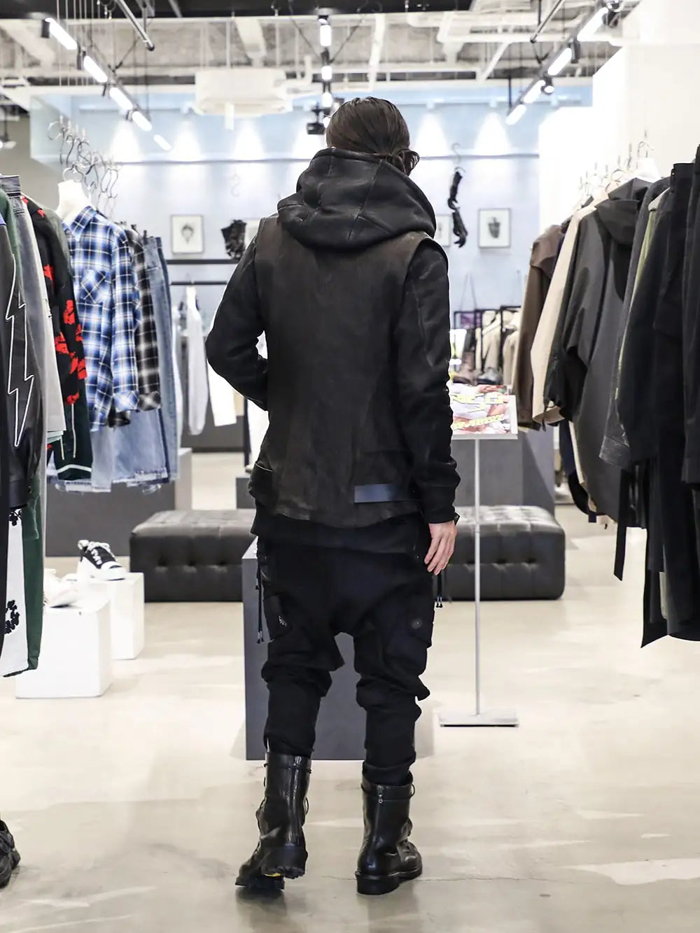JULIUS 24SS Styling - Leather style with a masculine feel - ST105-0224S Japan Calf Leather Rider's Vest - ST101-0124S Untwisted Fleece-Lined Hooded Jacket - 859PAM3-BK-Black 10.5oz Stretch Denim Gas Mask Skinny Pants - 859FWM1-Black Cow Skin Long Fireman Boots 1-004