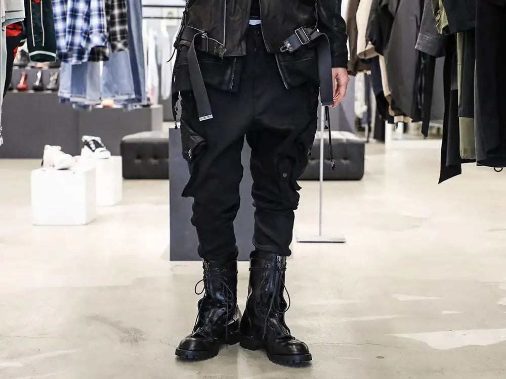 JULIUS 24SS - Gas mask trousers that have been thoroughly pursued - 859PAM3-BK-Black 10.5oz Stretch Denim Gas Mask Skinny Pants - 859FWM1-Black Cow Skin Long Fireman Boots 3-001