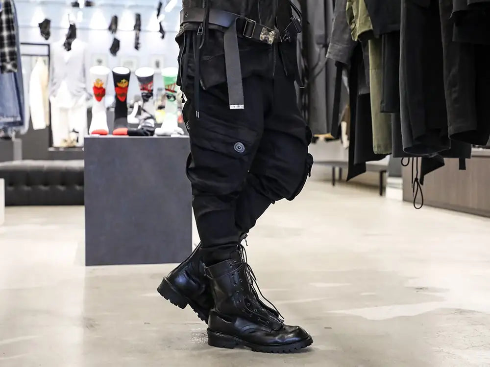 JULIUS 24SS - Gas mask trousers that have been thoroughly pursued - 859PAM3-BK-Black 10.5oz Stretch Denim Gas Mask Skinny Pants - 859FWM1-Black Cow Skin Long Fireman Boots 3-002