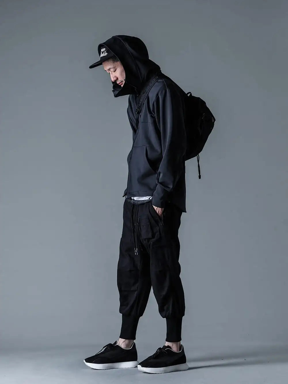 RIPVANWINKLE 24SS Styling - Proposing comfortable everyday wear with hooded jersey and RVW trainers that can be used immediately - RW-151 (FLOPPY CAP) - RW-629 (Hooded Jersey) - RW-639(Balloon Parachute) - RW-615(Rip Trainer Two Black) 1-002
