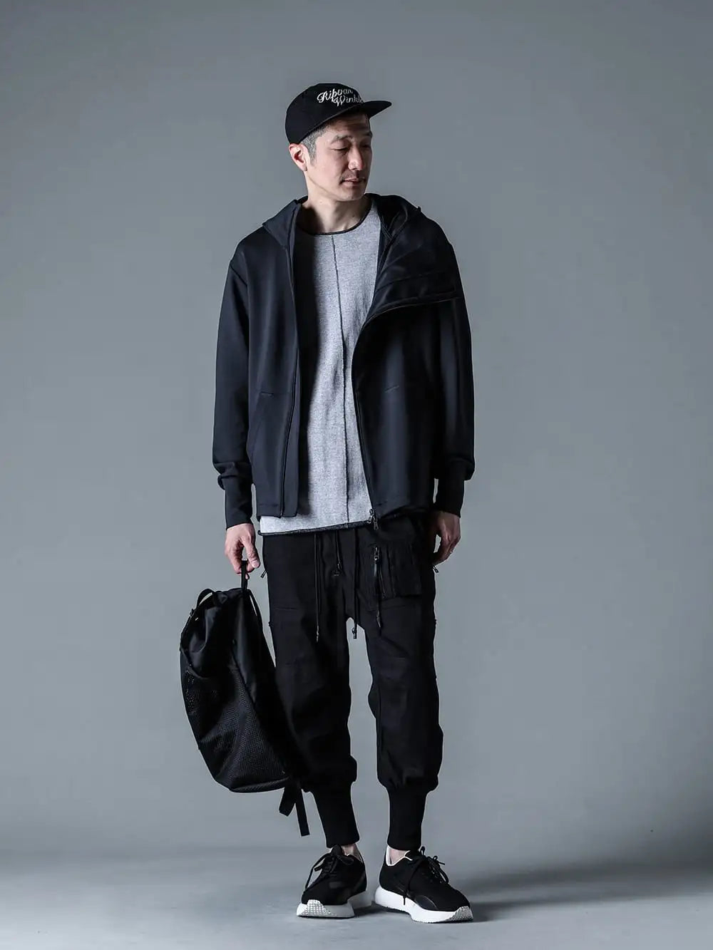 RIPVANWINKLE 24SS Styling - Proposing comfortable everyday wear with hooded jersey and RVW trainers that can be used immediately - RW-151 (FLOPPY CAP) - RW-629 (Hooded Jersey) - RW-639(Balloon Parachute) - RW-615(Rip Trainer Two Black) 1-004