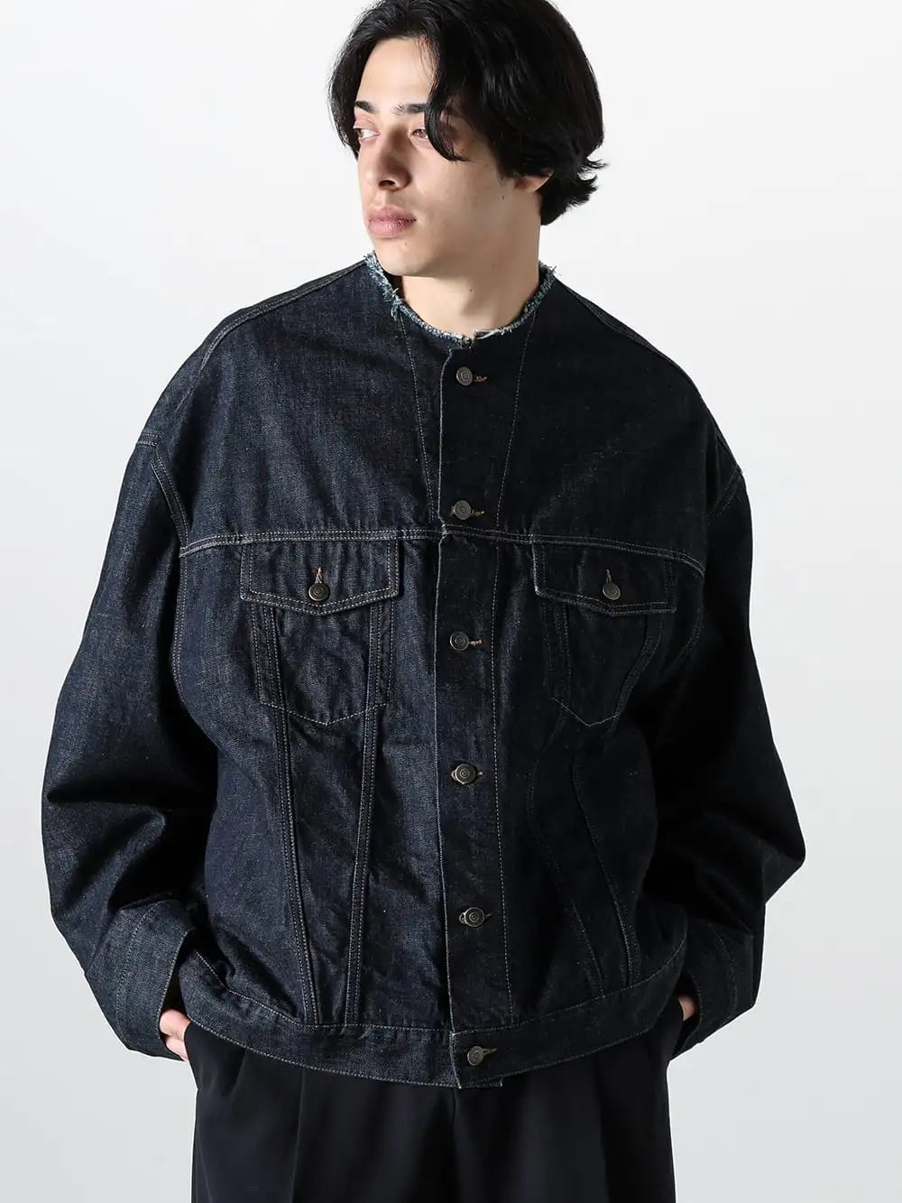 Maison Margiela 24SS - Brand mix coordination with the Denim Jacket, which expresses a work-in-progress aesthetic, as the star of the outfit. - Must-Have Trousers- S50AM0610 - Denim Jacket - IH-24SS-T006-AG-Black-Black-cord - Short Sleeved T-Shirt Black × Black cord 2-001