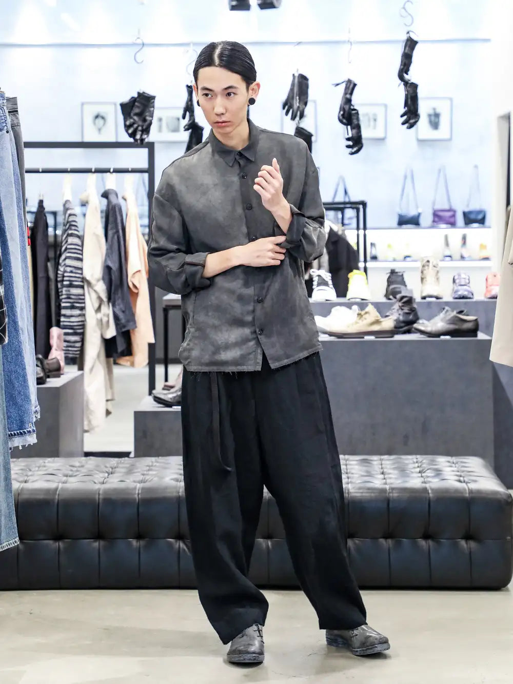 DEVOA Forme D'expression 24SS Styling - Detailed considerations for creating an atmosphere in the design - JKI-SVLR Jacket High Twist Viscose UP033 / 006B 2 Tucked Wide Leg Pants FWI-GDCT-Fade-Gray incarnation x DEVOA Shoe Horse Leather Garment Dye 1-002