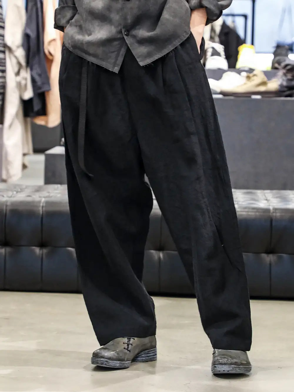 DEVOA Forme D'expression 24SS - Collaboration with refined classic pants and shoes - UP033 / 006B 2 Tucked Wide Leg Pants FWI-GDCT-Fade-Gray incarnation x DEVOA Shoe Horse Leather Garment Dye 3-001