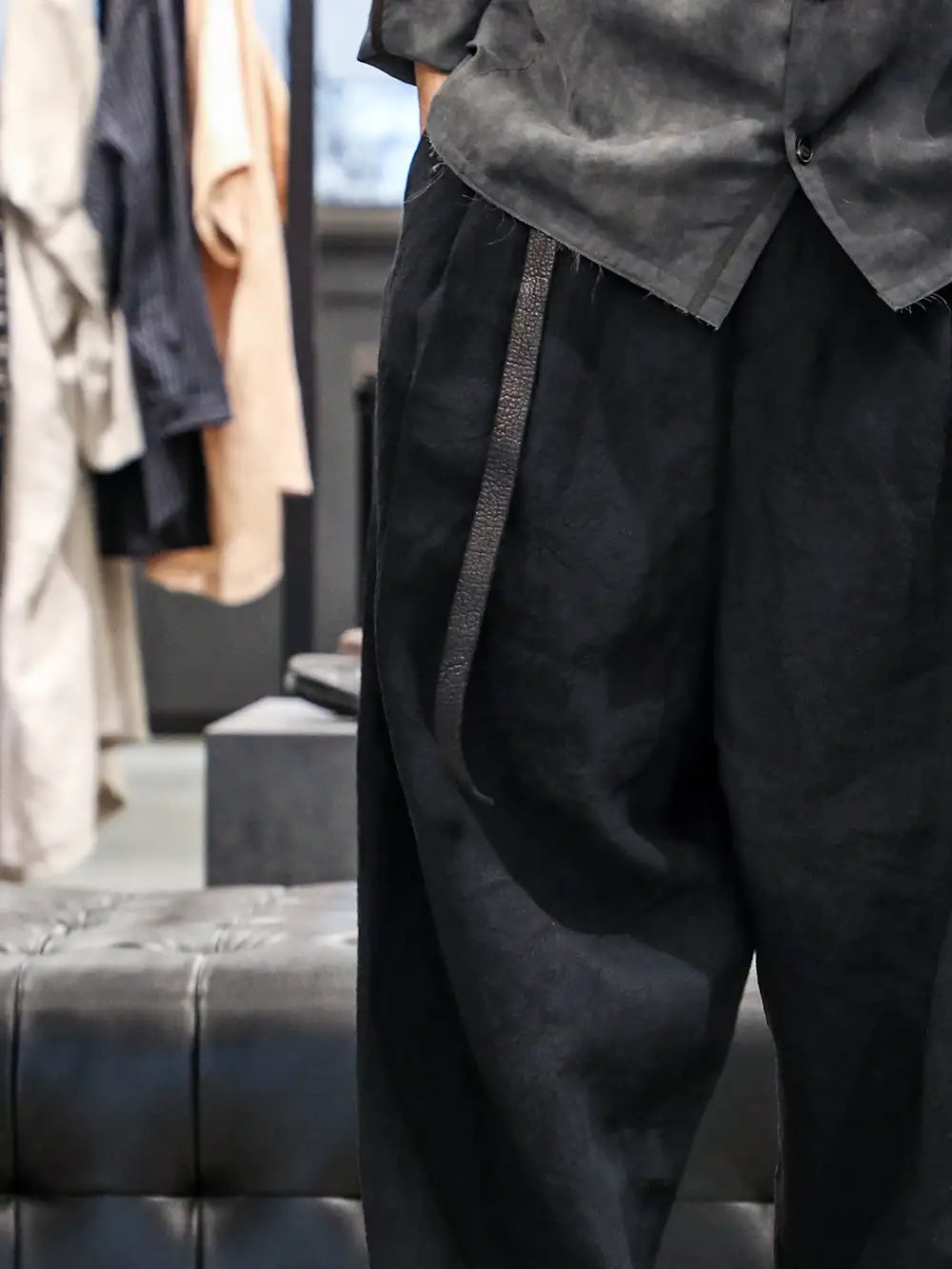 DEVOA Forme D'expression 24SS - Collaboration with refined classic pants and shoes - UP033 / 006B 2 Tucked Wide Leg Pants FWI-GDCT-Fade-Gray incarnation x DEVOA Shoe Horse Leather Garment Dye 3-004