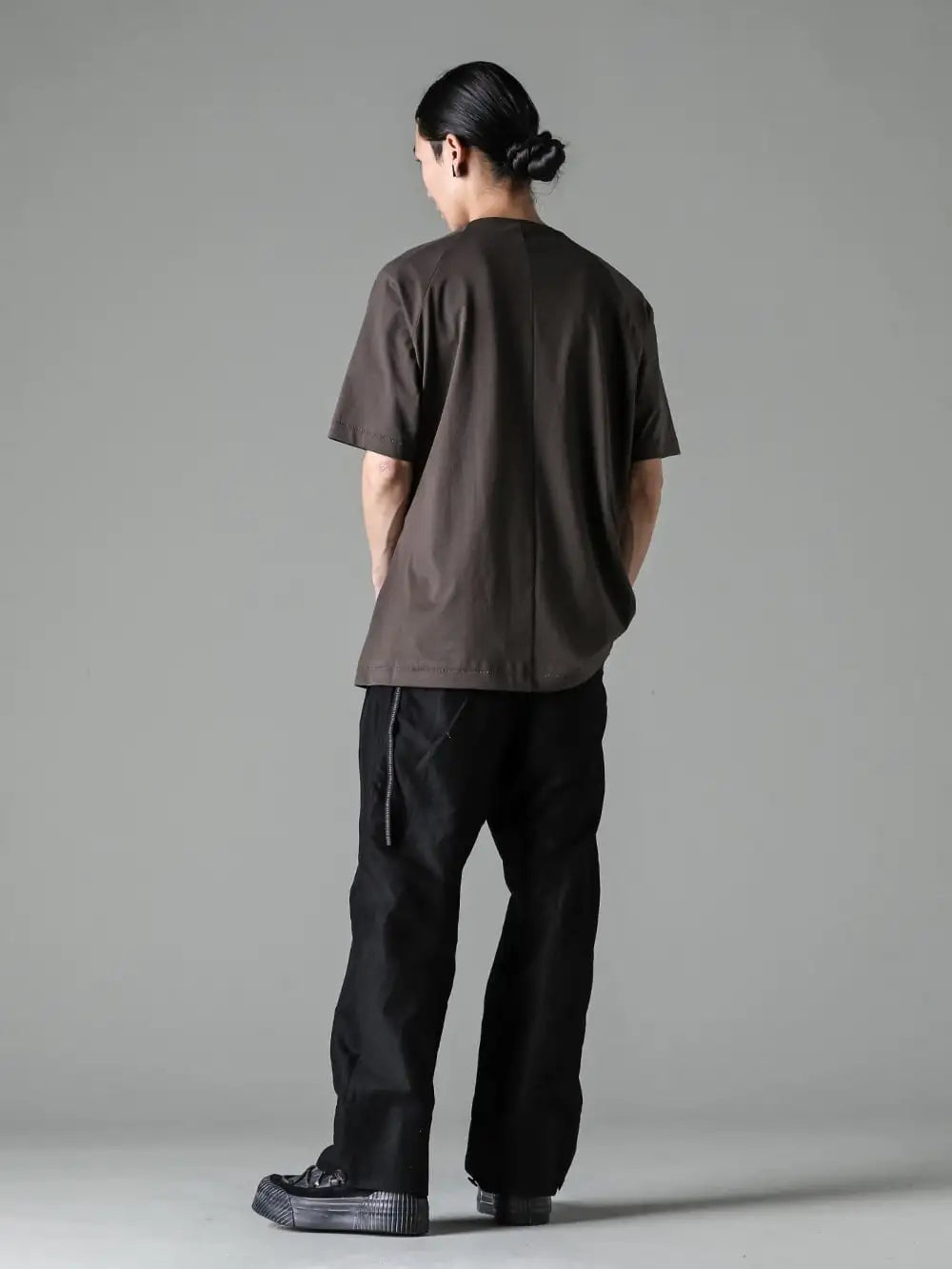 ISŌ 24SS  - IVNS-DSCT Short sleeve cotton jersey Mad Gray - ITUB-RSCL Cuffs baggy pant cotton / linen stripe -  2-002