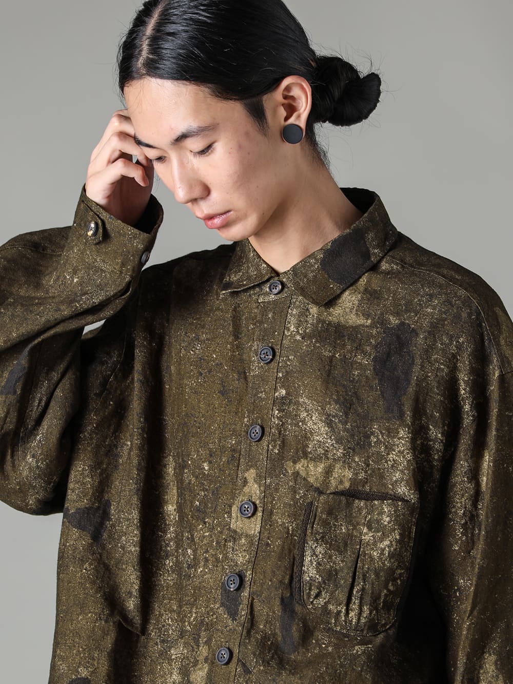 ZIGGY CHEN 23-24AW(秋冬) - Expressing the Theme of Clumsiness through Random Dart Designs -  0M2330710-バックプリーツシャツ 3-003