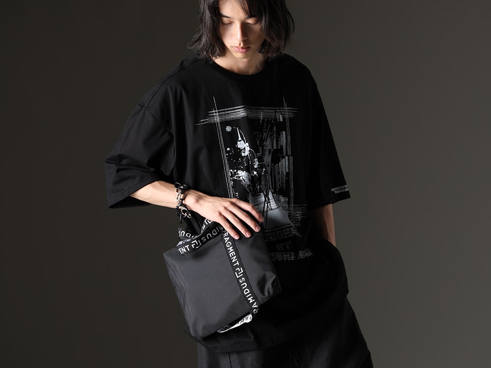 TAKAHIROMIYASHITATheSoloist. / RAMIDUS 2023-24AW - A simple yet eye-catching T-shirt with graphics - smnc.0002(Oversized S/S Pocket tee (Thoughts to synchronize.)) B008029(RAMIDUS 2WAY TOTE BAG (L)) sa.0037SS23-Black(bone shaped carabiner bracelet.-L- Black) sa.0036SS23-Silver(Bone Shaped Carabiner Bracelet.-S- Silver) - 2-001