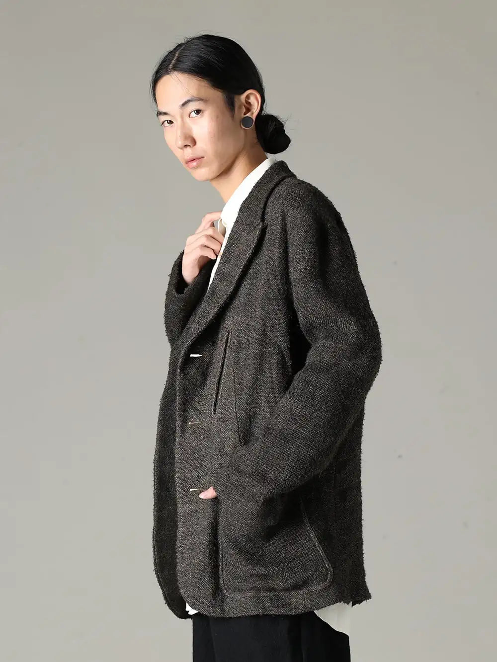 ZIGGY CHEN(ジギーチェン) 23-24AW  - 独創的なテクスチャーとクラシックデザインで創り出す理想のスタイル - 0M2330902 シングルブレステッドブレザーウィズスカラープリント - 23C- CLS Mk03 -CSN-CLS - Mk03 レギュラーカラー ファインステッチ シャツ CLS - Mk03 2-001