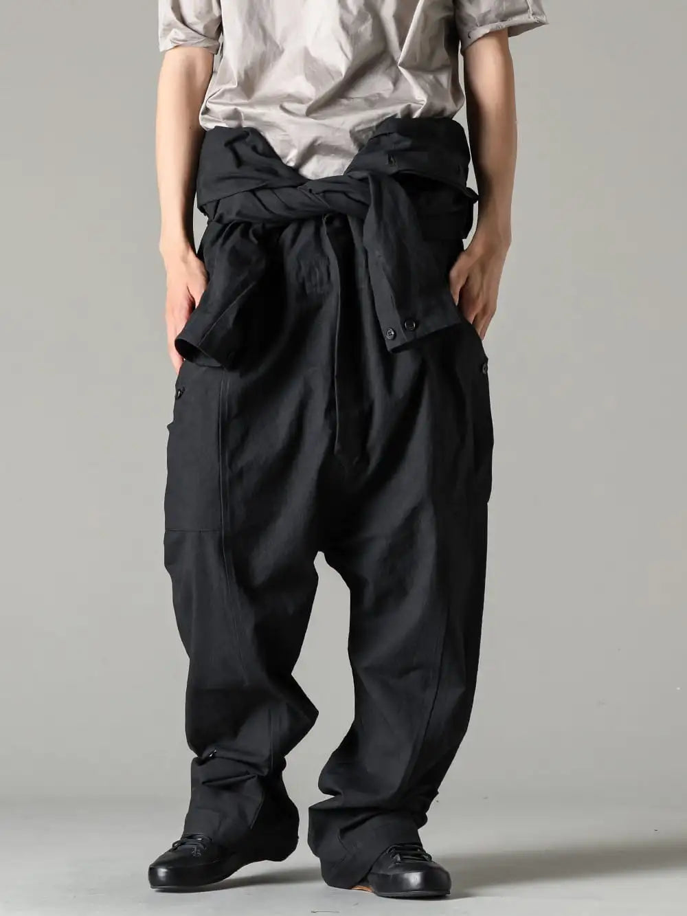 O PROJECT 23-24AW - Opting for black gives a refined, modish vibe - O16JS1-Black-Eggplant Grey-ジャンプスーツ デンスドビークロス ブラック - T3-vlljc-beige-エクストラロング ステープル コットン ショートスリーブ Tシャツ ベージュ - Handsewn-Classic-Lo-ハンドソーン クラシック ロー 4-010