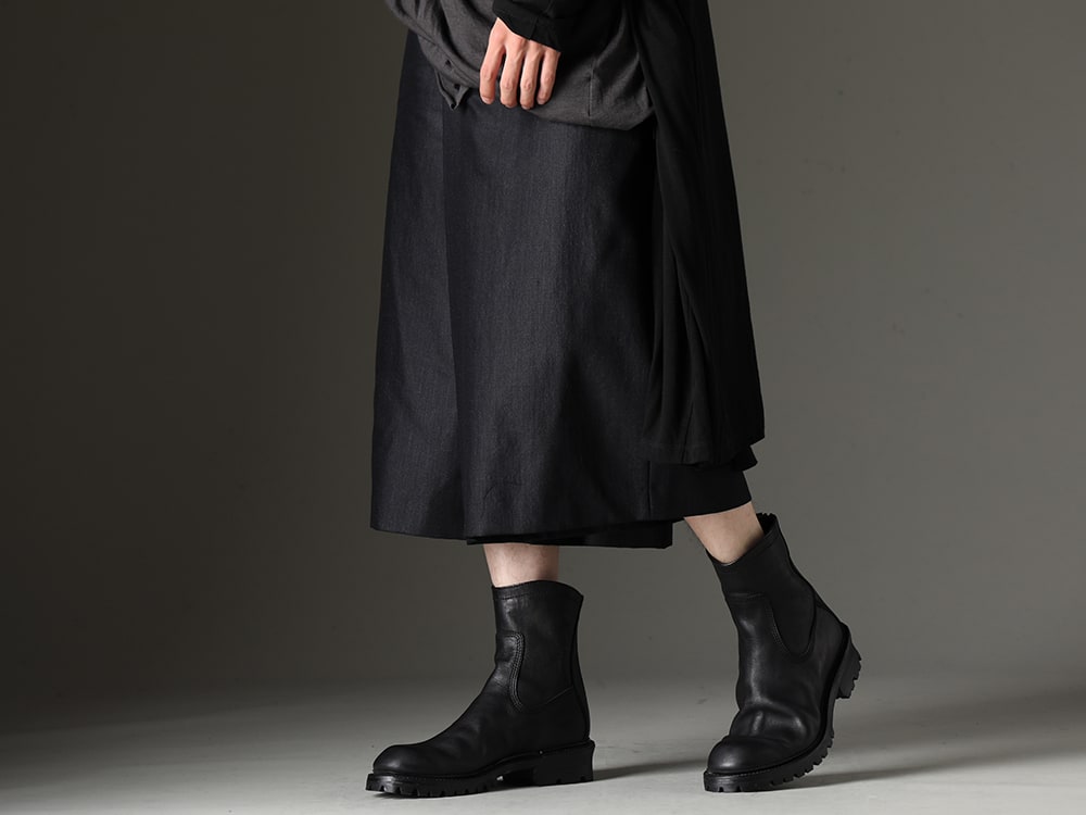 Julius 2023-24AW - Cropped pants made of a skirt-like wool/nylon blend - 839PAM2(Wool/Nylon Serge Wide Pants) 839FWM1(Leather Boots) - 3-002