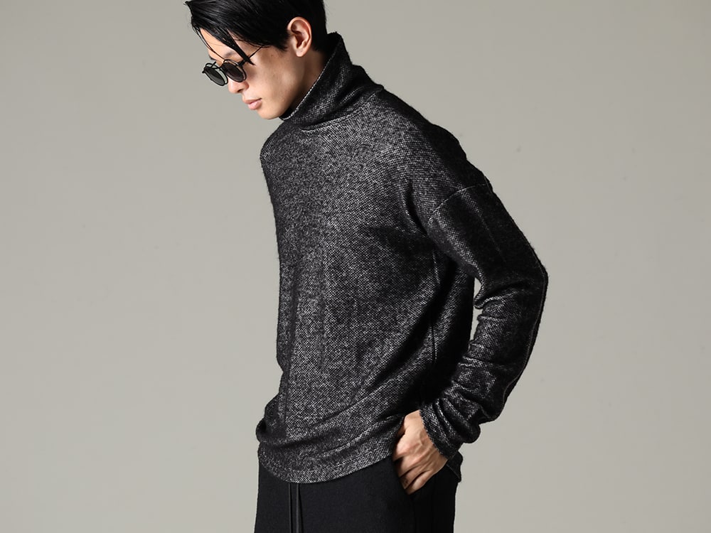 The Viridi-anne / RIGARDS  2023-24AW - Elevating Simple and Versatile Pieces with Accessories - VI-3666-01(Cotton/Wool Jersey Turtle-Neck T-Shirt) RG2001TVA-Black-Black-D.Gray(RIGARDS collaboration sunglasses - RG2001TVA Black / Black / D.Gray) - 2-002