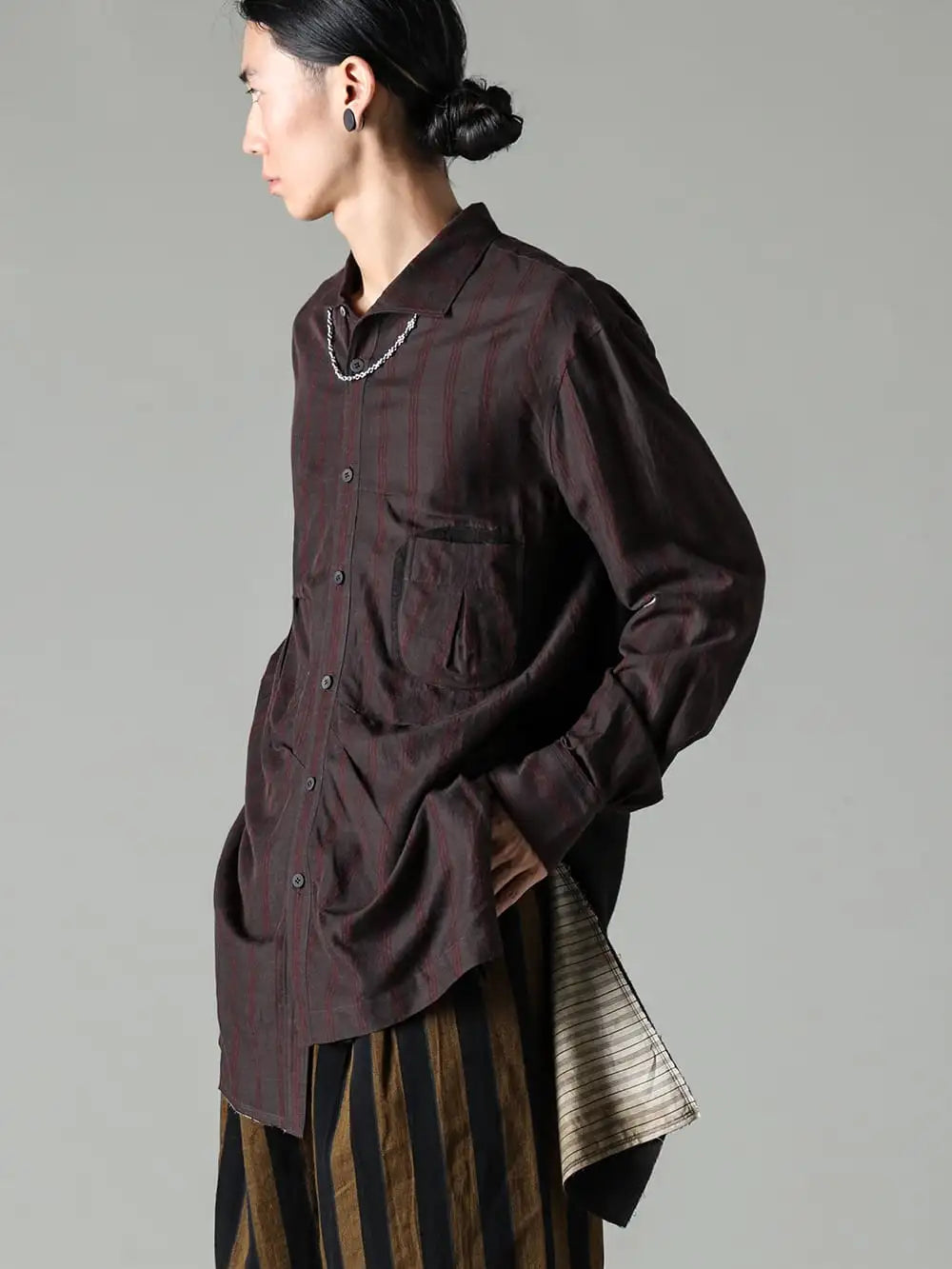 ZIGGY CHEN - ジギー チェン 23-24AW  - 普遍的な各デザインを唯一性の高いものに - 0M2330709 - アシンメトリックバックプリーツシャツ - GN1-60 - GN1-60 - ハンドメイド チェーン ネックレス 60cm 2-003