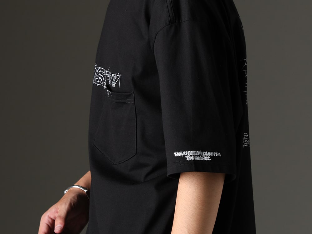 タカヒロミヤシタザソロイスト 2023-24AW - シンプルに着回しやすいプリントTシャツ - smnc.0014-Black(オーバーサイズ S/S ポケット Tシャツ ダイバーシティー. ブラック) - 2-005