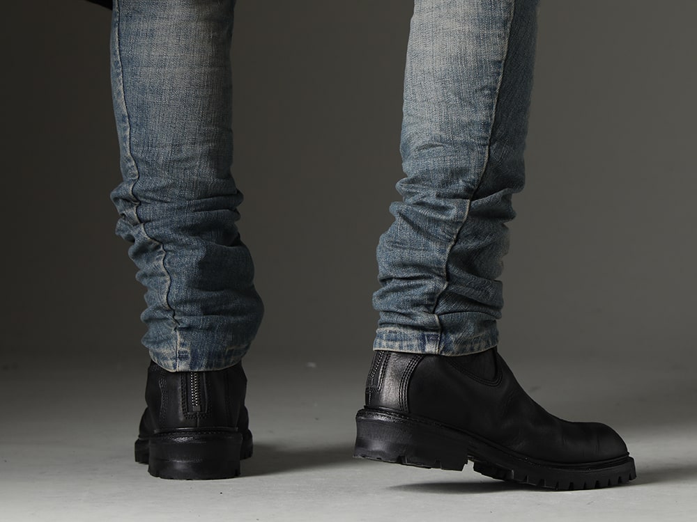 Julius 2023-24AW - Processed denim with a tight silhouette and a stress-free feel due to the stretchy material - 839FWM1(Leather Boots) - 3-007