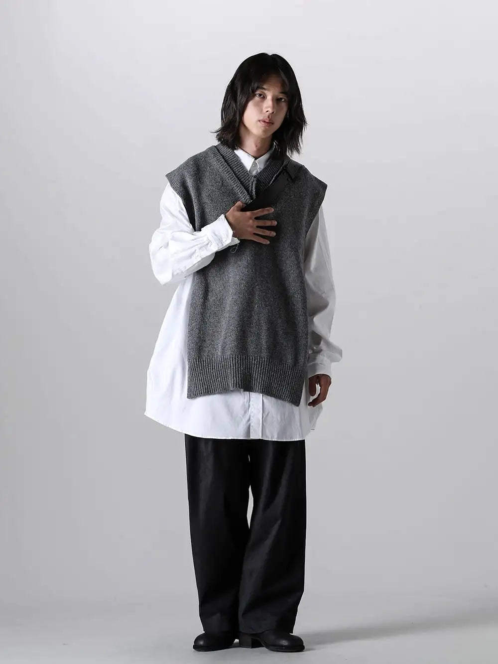 Maison Margiela ロングシャツ×ニットストール2色 レイヤード着比べ