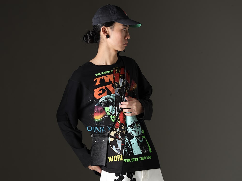 ink / SAINT MICHAEL / Maison Margiela 2023-24AW - Street Style Combining Maison Margiela with Used Items - ink23AW-09-M5(Crack Band L/S T-shirt - M5) SM-A23-0000-048(DEVIL Cap) SA1VZ0002(Hanging Phone Pouch) - 2-009