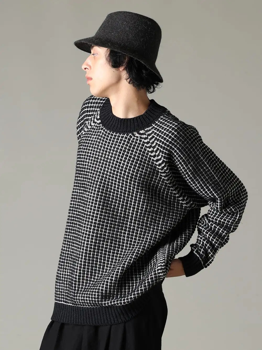 JAN-JAN VAN ESSCHE(ヤンヤンヴァンエシュ) 23-24AW  - 印象的なコントラストとユーザビリティの高さ - HAT#9 ハット#9 ラビットファーフェルト アンスラサイト - KNIT#60 ニット#60 ピッチブラック ナチュラル ラリン 2-002