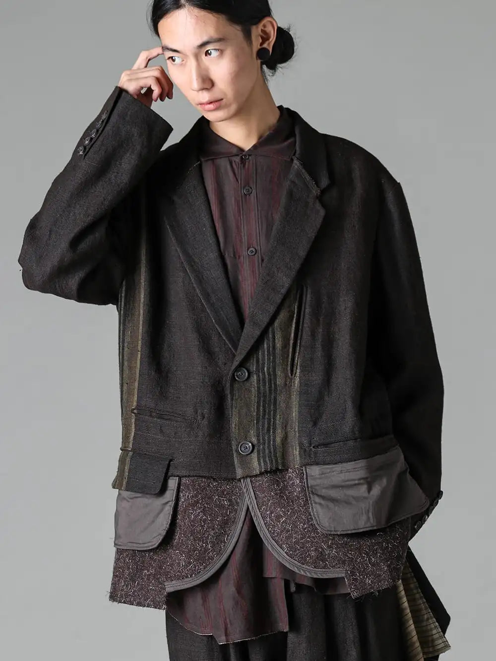 ZIGGY CHEN 23-24AW(秋冬)  - (ZIGGY CHEN - 23-24AW(秋冬) collection Style #2 - 0M2330903-レイヤード2ボタンブレザー - 0M2330504-フロントプリーツハーフドローストリングトラウザーズ 2-003