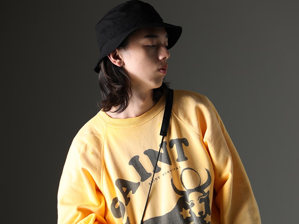 セントマイケル 2023-24AW - SAINT M×××××× trainers in eye-catching vivid yellow - SM-A23-0000-022(COW sweatshirt) SM-A23-0000-065(SAINT bucket hat) - 2-004