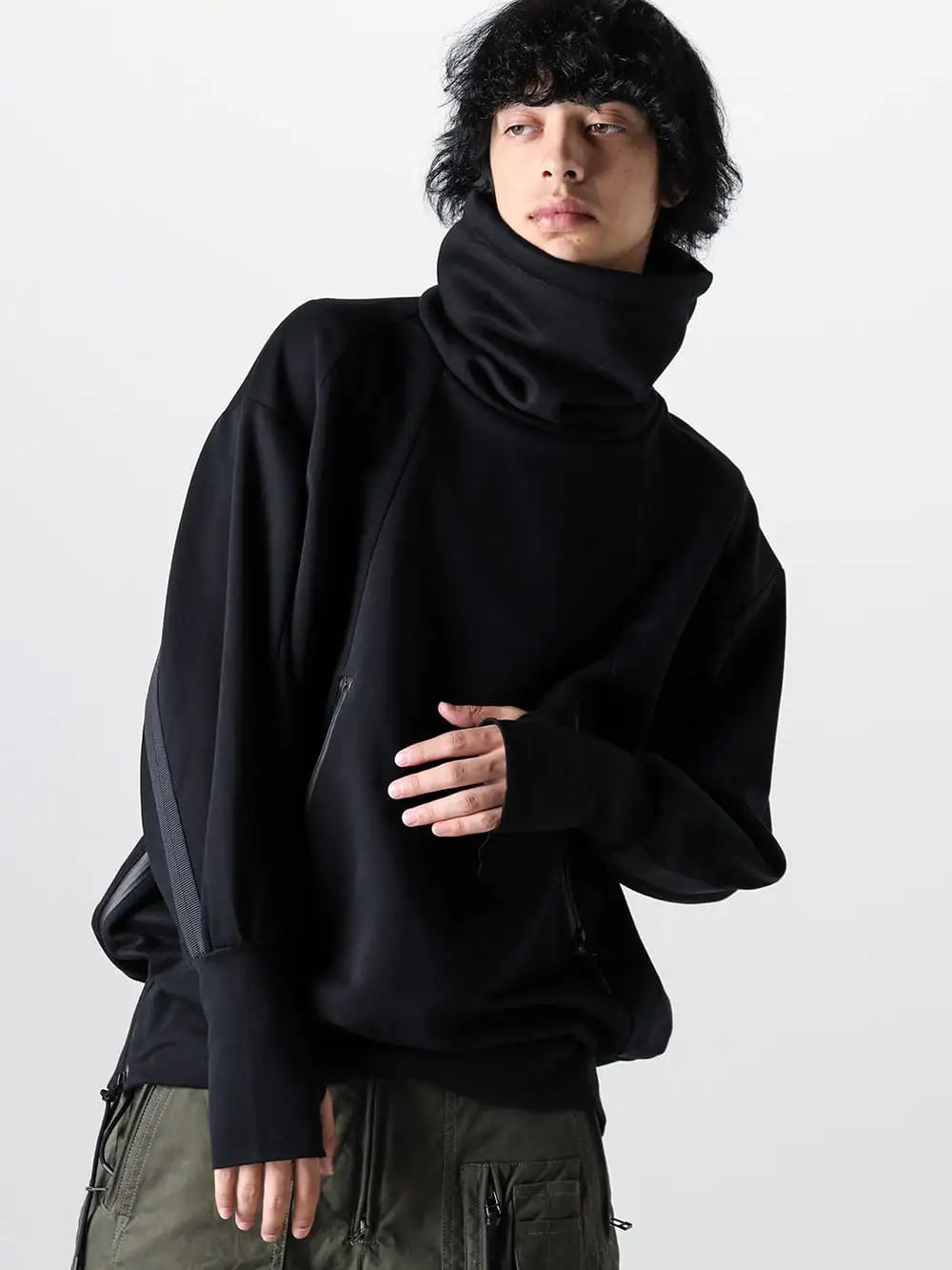 RIPVANWINKLE 23-24AW - Lotus Thermo Jacket-style outerwear with new padding to keep you warm - RB-525-Black - A Line Pullover Jersey Black 2-005