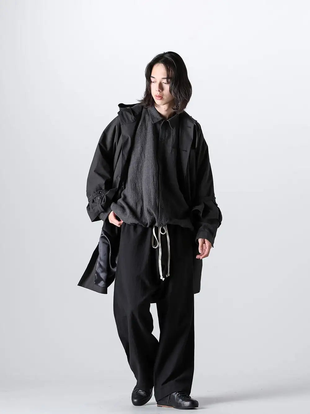 O project - オープロジェクト 23-24AW Collection - ワイドパンツの入門におすすめ、最初の１本としておすすめしたいベーシックワイドトラウザー - O16SRT2-BC-Warm Anthracite - Bomber Shirt Boiled Cloth Warm Anthracite - O16TR4-Black - Jogging Trousers Wool Cotton Linen Sheeting Black - Handsewn-Classic-Lo - handsawn classic low -006