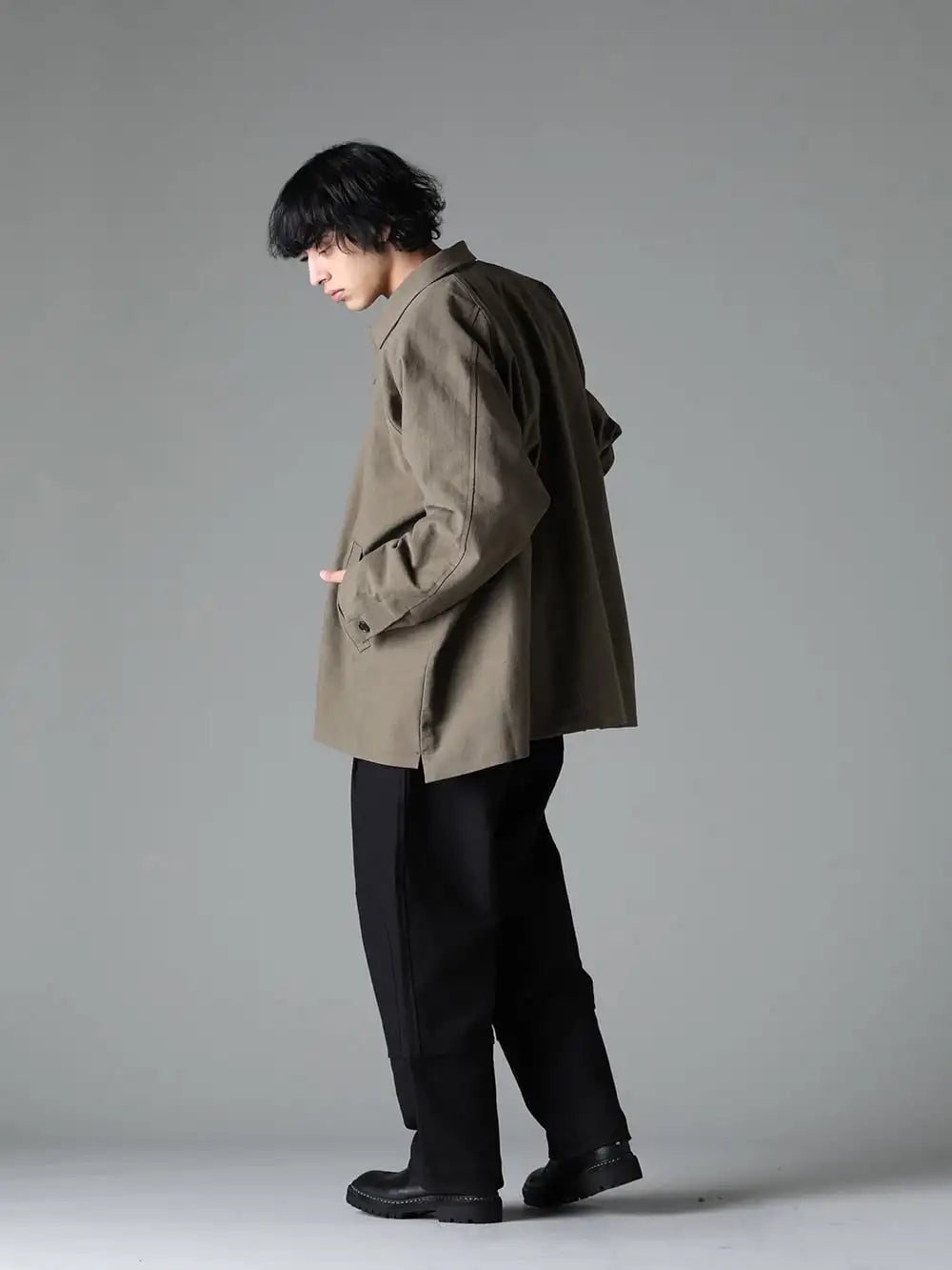 O project 2023-24AW Styling - Cotton moleskin coat style with long wear period - O16CT2-Khaki - Short Mac coat Cotton moleskin Khaki - O16SRT1-Warm-Grey - Basic Shirt Wool Cotton Linen Sheeting Warm Gray - O16TR2 - Workwear Trousers Cotton Moleskin 1-004